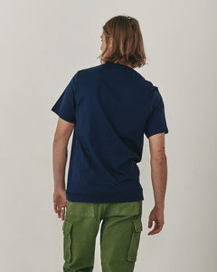 Le T-shirt bleu marine